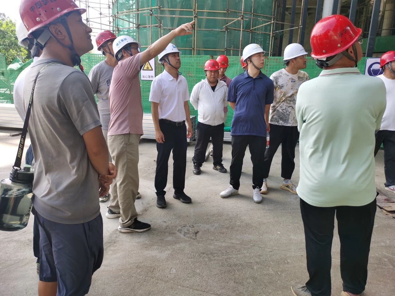 闻“汛”而动打好防风主动仗  |  海口建工集团深入一线督查安全生产及台风防御工作